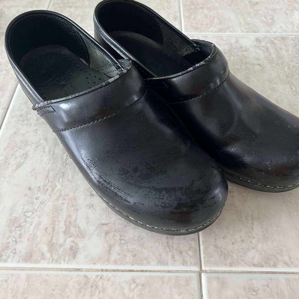 Women’s Black Dansko clogs (37)